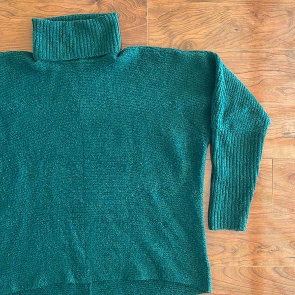 Vince Camuto Green Turtleneck Long Sleeve Knit Sweater - Picture 2 of 8